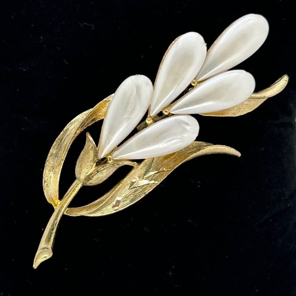 Mamselle Floral Brooch Faux Pearl Freesia Gold-Tone Leaf Finish Vintage Jewelry - Picture 1 of 10